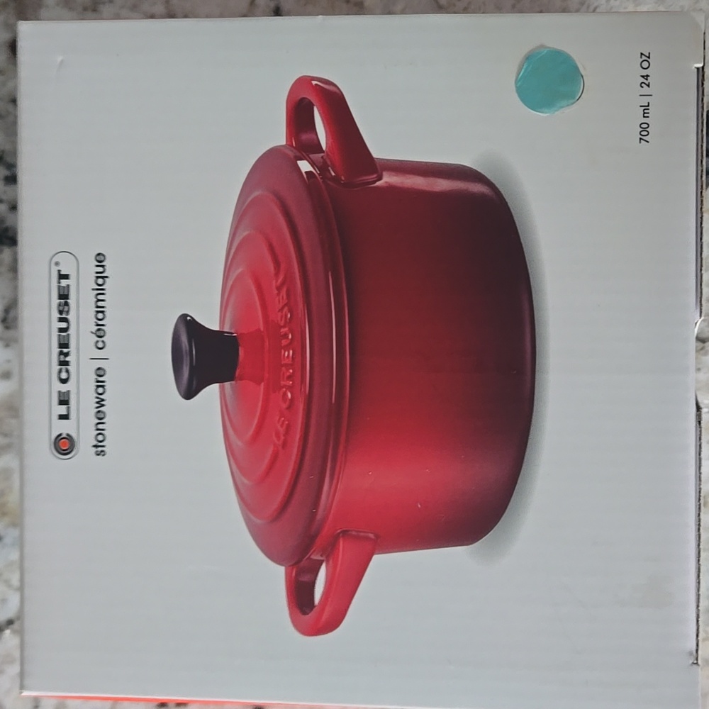 Le Creuset Stoneware Casserole Dish 24 Oz NWT - Picture 2 of 10